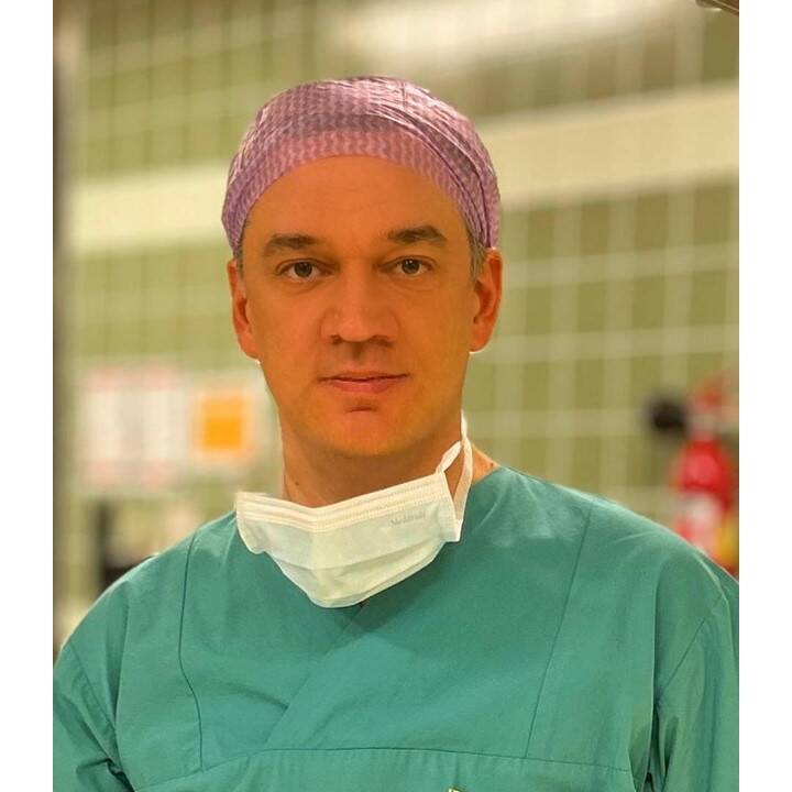 Kataraktchirurgie Wien – Dr. Eren Cerman im OP-Saal