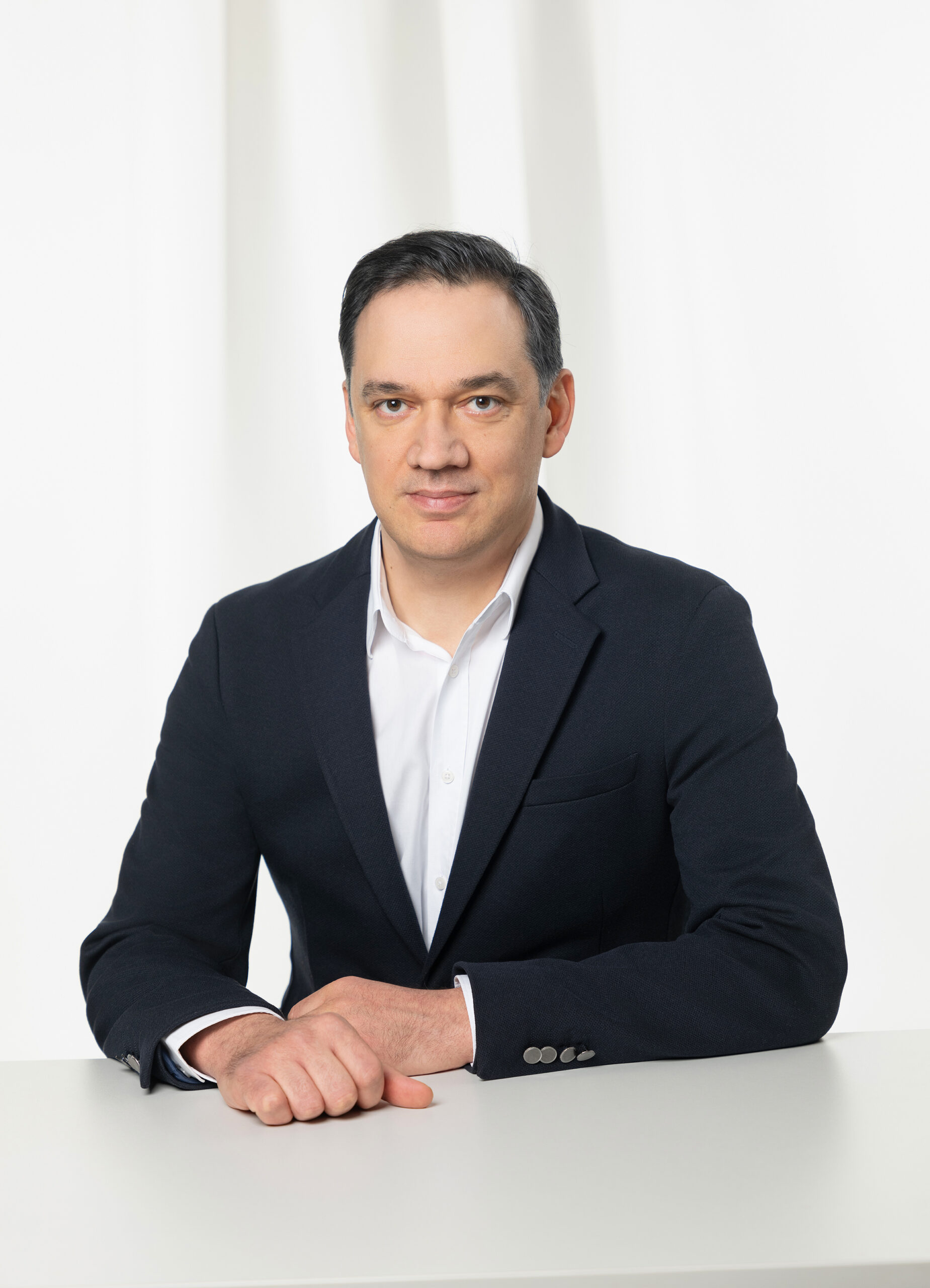 Augenarzt Wien – Doz. Dr. Eren Cerman Table